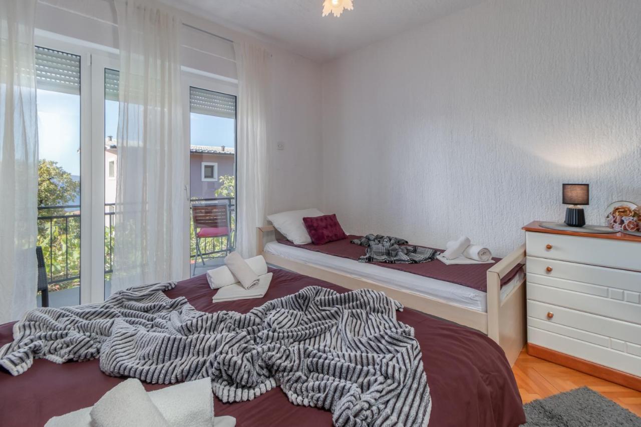 Apartments Lord Novi Vinodolski Exterior photo