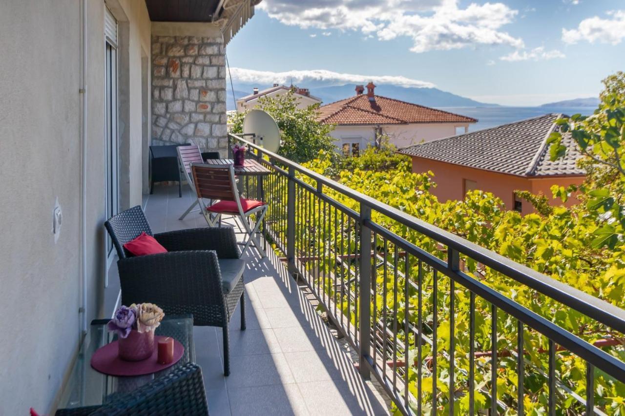 Apartments Lord Novi Vinodolski Exterior photo